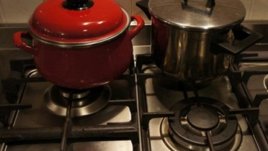 Жените послъгват в сервиза за счупените електроуреди