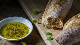 Дип с пармезан, зехтин и подправки