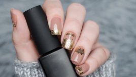 Как да добавите златни акценти в маникюра