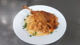 Патешки бутчета с кисело зеле