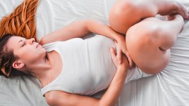 Съсиреци по време на цикъл – какво ги предизвиква?