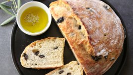 Хляб с пармезан и маслини в хлебопекарна