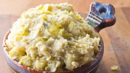 Салата с печени картофи