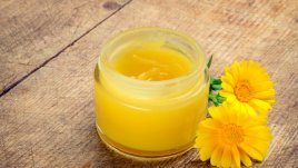 Домашен мехлем за изгаряния и напукана кожа