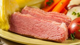 Телешко с моркови, зеле и червени картофи