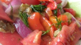 Салата с патладжан и червен лук