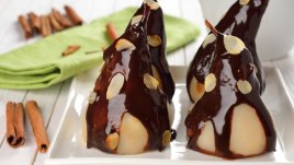 Круши в шоколадов сироп