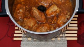 Свинско с картофи и сливи