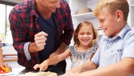 Важни житейски уроци, които да предадем на децата си