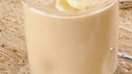 Крем от кисело мляко, фъстъчено масло и банани