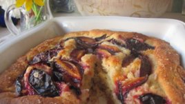 Френски сладкиш със сини сливи