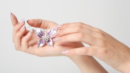 Красив маникюр с пеперудки