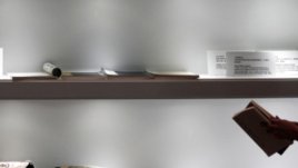 Изчистените холни шкафове – за нечетящи хора