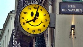 Часовници без стрелки – акцент в интериора