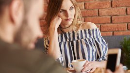 Неща, които да не споделяте на приятелките си за връзката ви