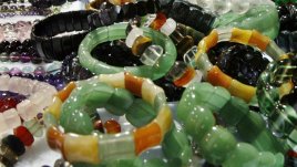 Коледна изложба-базар на минерали и скъпоценни камъни в музея „Земята и хората“