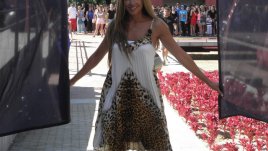 Алекс Раева се явява на кастинга на X Factor в София