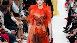 Ефирни рокли и красиви бродерии от Valentino