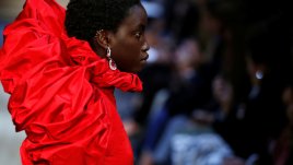 Обем и капси в колекцията на Alexander McQueen 