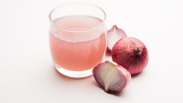 Маски с лук за успокояване на раздразнен скалп и при пърхот 