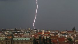 Тъщата поразява брака като гръмотевица