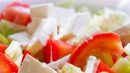 Салата с авокадо и фета сирене