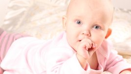 Бебе на 2 месеца казва „Обичам те“ (видео)