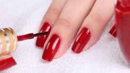 Кои са вредните съставки в лака за нокти?