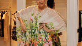 Преливащи цветове и туники – акцент в модна колекция