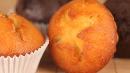 Мъфини със сладко от вишни и орехи