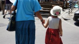 Не им викайте бабо и дядо, а Руми и Ники