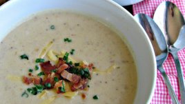 Картофена крем супа с чедър и бекон
