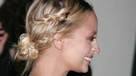 Да оформим косата в красив кок