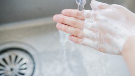 Кой е най-хигиеничният начин да изсушите ръцете си?
