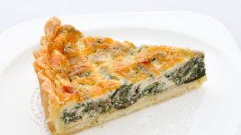 Лесна тестена закуска със спанак и сирене