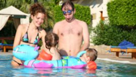 Опасностите за децата в градските басейни