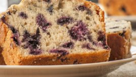 Маслен боровинков кекс 