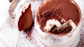 Тирамису с козунак в чаша