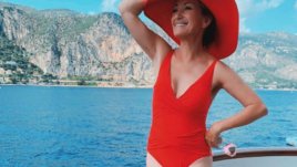 68-годишната Джейн Сиймур изглежда възхитително по бански 