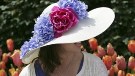 Цвете в косата – пролетен аксесоар