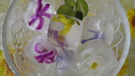 Великденски кубчета лед за цветна украса