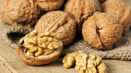 Натурални начини за покриване на белите коси 