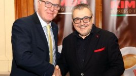 Наско Сираков и Поли Генова пиха неаполитанско кафе