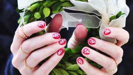 Лесен артистичен маникюр за Коледа