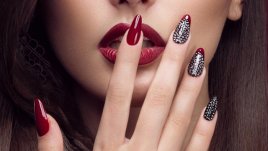Идеи за празничен маникюр в червено 