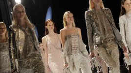 Металик оттенъци в модата за пролет-лято 2014 (галерия)