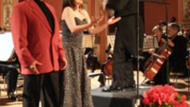 Оперните изпълнители дариха гласовете си...