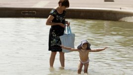 Майка и дъщеря – като две капки вода