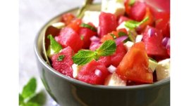 Лятна салата с домати, диня и фета