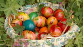 Яйца с красиви фигурки и багри